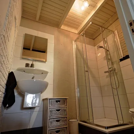 To Rent With Own Entrance, Living And Bathroom Maison d'hôtes