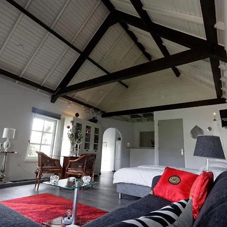 To Rent With Own Entrance, Living And Bathroom Penzion Blitterswijck