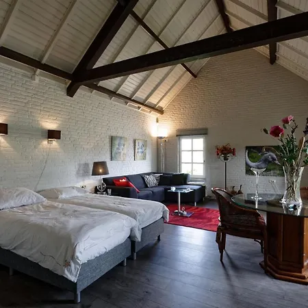 To Rent With Own Entrance, Living And Bathroom Maison d'hôtes