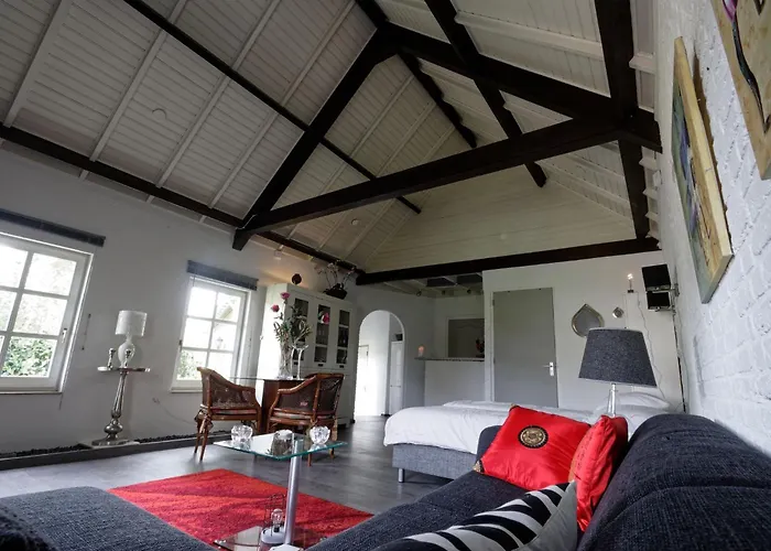 To Rent With Own Entrance, Living And Bathroom Pensión Blitterswijck