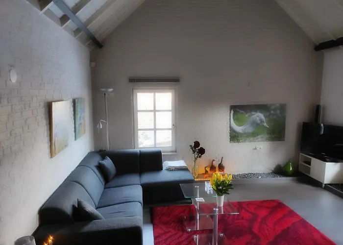 To Rent With Own Entrance, Living And Bathroom Pensión Blitterswijck